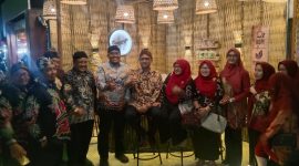 Ket foto: Stan Kecamatan Pasongsongan menampilkan beragam potensi dari 11 desa, mulai dari kopi, tembakau, petis hingga hasil laut dalam Pameran Pembangunan Madura Night Vaganza (MNV) 2026 di GOR A. Yani Panglegur, Sumenep.