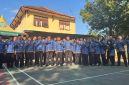 Kepala Diskominfo Sumenep Indra Wahyudi bersama jajaran ASN dan tenaga kontrak berfoto bersama usai Upacara HUT ke-81 Kemerdekaan RI, memperkuat semangat kebersamaan dan komitmen meningkatkan pelayanan informasi publik.