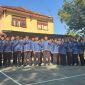 Kepala Diskominfo Sumenep Indra Wahyudi bersama jajaran ASN dan tenaga kontrak berfoto bersama usai Upacara HUT ke-81 Kemerdekaan RI, memperkuat semangat kebersamaan dan komitmen meningkatkan pelayanan informasi publik.