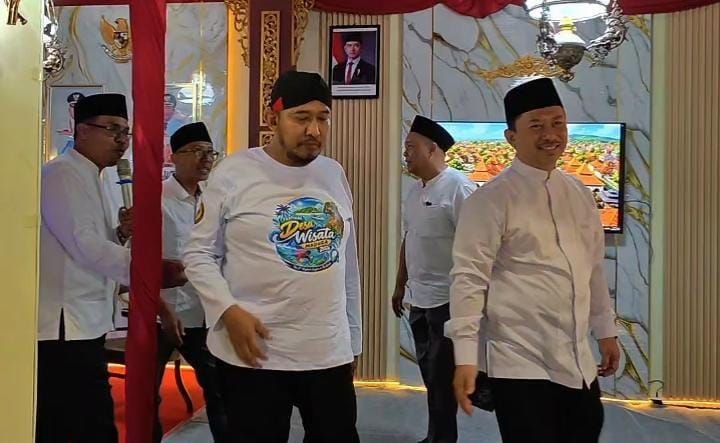 Ket Foto: Bupati Sumenep Achmad Fauzi Wongsojudo bersama Kepala Bappeda Sumenep