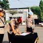 Keterangan foto: Kapolresta Tuban Kombespol Jazuli Dani Iriawan saat memimpin upacara serah terima jabatan sejumlah pejabat utama Polresta Tuban di halaman Mapolresta Tuban, Selasa (1/9/2026).