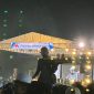 Ket Foto: Puluhan ribu jamaah memadati Lapangan GOR A. Yani Sumenep saat mengikuti Sumenep Bersholawat yang digelar PT Arinna Makmur Sentosa, Selasa (1/9/2026) malam.