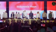 Ket Foto: Bupati Sumenep Achmad Fauzi Wongsojudo bersama jajaran Forkopimda menghadiri Sumenep Bersholawat yang diikuti puluhan ribu jamaah di Lapangan GOR A. Yani Sumenep, Selasa (1/9/2026) malam.