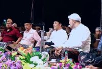 Ket Foto: Haji Her dan Haji Mukmin bersama Bupati Sumenep Achmad Fauzi Wongsojudo, Wakil Bupati Sumenep KH. Imam Hasyim, para ulama, Forkopimda, tokoh masyarakat dan puluhan ribu jamaah saat menghadiri Sumenep Bersholawat dalam rangka memperingati Maulid Nabi Muhammad SAW di Lapangan GOR A. Yani Sumenep, Selasa (1/9/2026) malam.