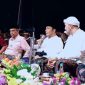 Ket Foto: Haji Her dan Haji Mukmin bersama Bupati Sumenep Achmad Fauzi Wongsojudo, Wakil Bupati Sumenep KH. Imam Hasyim, para ulama, Forkopimda, tokoh masyarakat dan puluhan ribu jamaah saat menghadiri Sumenep Bersholawat dalam rangka memperingati Maulid Nabi Muhammad SAW di Lapangan GOR A. Yani Sumenep, Selasa (1/9/2026) malam.