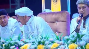 Ket Foto: Bupati Sumenep Achmad Fauzi Wongsojudo saat mengikuti kegiatan Madura Bersholawat bersama jajaran Forkopimda dan ribuan ASN serta masyarakat di Stadion A. Yani Sumenep, Kamis (3/9/2026) malam.