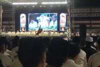 Ket Foto: Bupati Sumenep Achmad Fauzi Wongsojudo bersama jajaran Forkopimda dan ribuan ASN serta masyarakat mengikuti kegiatan Madura Bersholawat di Stadion A. Yani Sumenep, Kamis (3/9/2026) malam.