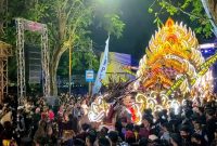 Ket Foto: Grup musik tong-tong Sabda Alam asal Pamekasan tampil dalam Festival Musik Tong-Tong Sumenep 2026. Dengan dukungan sponsorship HM Family, Sabda Alam berhasil meraih penghargaan kategori Dekorasi Terbaik.