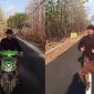 Jalan Arjasa-Kangayan di Pulau Kangean, Kabupaten Sumenep, kini tampak mulus setelah mendapat pembangunan dari Pemerintah Kabupaten Sumenep. Peningkatan infrastruktur tersebut menjadi bagian dari upaya mendorong pemerataan pembangunan di wilayah kepulauan.
