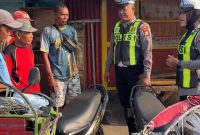 Ket foto: Satlantas Polresta Sumenep hadir menyapa pengemudi bentor sekaligus menyampaikan pesan keselamatan dan ketertiban berlalu lintas.