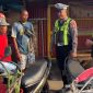 Ket foto: Satlantas Polresta Sumenep hadir menyapa pengemudi bentor sekaligus menyampaikan pesan keselamatan dan ketertiban berlalu lintas.