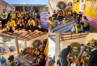 Kasatlantas Polresta Sumenep Kompol Eko Aprianto, S.I.K., M.H., bersama personel Satlantas saat menggelar kegiatan Jumat Berkah dan Polantas Menyapa bersama komunitas ojol di Basecamp S-Tar Delivery Sumenep, Jumat (11/9/2026).