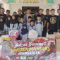 Foto : Ketua umum yakuza Maneges Pusat simbolis serahkan santunan uang tunai