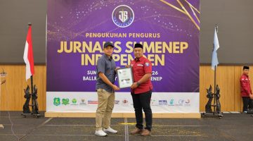 Perwakilan DRT The Big Family menerima penghargaan JSI yang diberikan kepada Owner DRT The Big Family, H. Syafwan Wahyudi, atas kontribusi dunia usaha dan kepedulian sosial dalam mendukung masyarakat Sumenep, Selasa (15/9/2026).