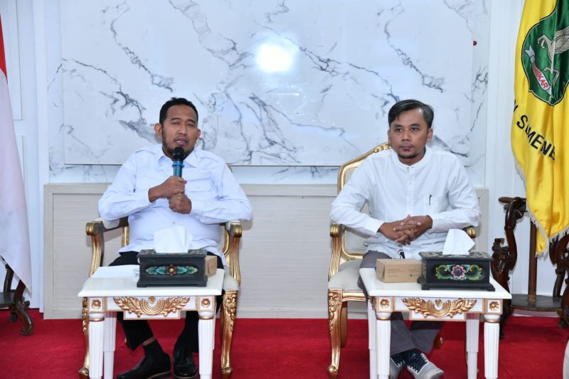 Ket foto: Bupati Sumenep Dr. H. Achmad Fauzi Wongsojudo saat menerima audiensi Tim KAMURA untuk membahas tindak lanjut pengusulan KEK Tembakau Madura. Pemkab Sumenep menyiapkan lahan sekitar 30 hektare di Patean sebagai bagian dari dukungan terhadap rencana pengembangan kawasan tersebut.