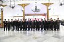 Ket Foto:
Sejumlah pejabat di lingkungan Pemerintah Kabupaten Sumenep mengikuti prosesi pengisian dan rotasi jabatan administrator dan pengawas, Jumat (18/9/2026). Rotasi tersebut mencakup jabatan Camat, Sekcam, pejabat OPD, hingga jajaran manajemen RSUD dr. H. Moh. Anwar.