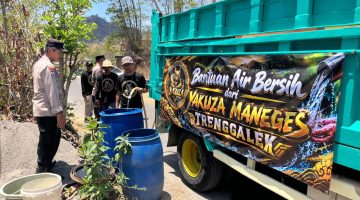 Bantu Warga Terdampak Kemarau, Yakuza Maneges Salurkan Puluhan Ribu Liter Air Bersih di Karangan Trenggalek