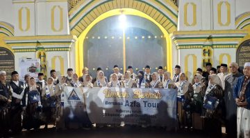 30 jamaah Azfa Tour saat bersiap diberangkatkan menuju Tanah Suci dari depan Masjid Jami’ Sumenep, Selasa (22/9/2026).