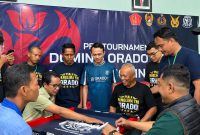 Ket Foto: Puluhan peserta serius mengadu strategi dalam Turnamen Domino Piala Panglima TNI yang digelar ORADO Pamekasan bersama Kodim 0826/Pamekasan di Aula Makodim, Minggu (27/9/2026).
