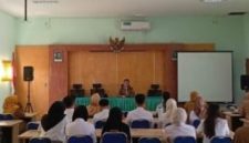 Foto: Kepala Dinkes Kabupaten Probolinggo dr. Hariawan Dwi Tamtomo dalam penerimaan peserta Program Internsip Dokter Indonesia (PIDI) Angkatan III