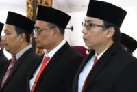 Foto: Ainul Yakin, (kanan) , Camat Masalembu Sumenep. 
