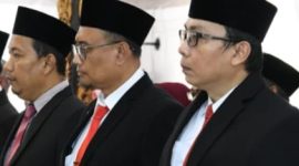Foto: Ainul Yakin, (kanan) , Camat Masalembu Sumenep. 
