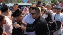 SOSOK ABUL YATAMA: Founder BASHRA BIP H. Ali Zainal Abidin (Bang Ali) menyapa hangat dan membagikan santunan