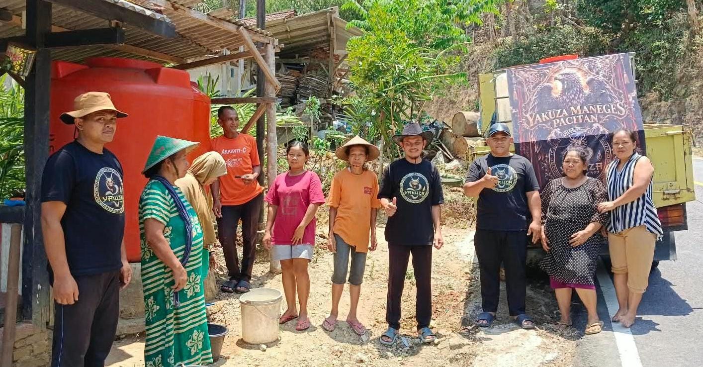 Bakti Sosial Yakuza Maneges Pacitan Salurkan 20 Ribu Liter Air Bersih dan Sembako Untuk Warga Kecamatan Ngadirojo
