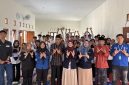 Ket foto:Foto bersama peserta LKMM-TD 2026 Himpunan Mahasiswa Informatika Universitas Wiraraja bersama jajaran pimpinan, perangkat desa, dan perwakilan organisasi mahasiswa di Balai Desa Saroka, Saronggi, Sabtu (10/10/2026).