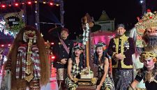 Bupati Sumenep Achmad Fauzi Wongsojudo menghadiri Festival Musik Tong-Tong 2026 yang menjadi bagian dari Karisma Event Nusantara (KEN), sekaligus momentum pelestarian budaya Madura dan penguatan persatuan masyarakat dalam rangka Hari Jadi ke-757 Kabupaten Sumenep.