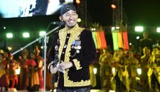 Ket foto: Bupati Sumenep Achmad Fauzi Wongsojudo menegaskan Festival Musik Tong-Tong bukan sekadar hiburan, melainkan identitas budaya Madura yang harus terus dilestarikan. Festival ini kembali masuk dalam kalender Karisma Event Nusantara (KEN) 2026, Sabtu malam (17/10/2026).