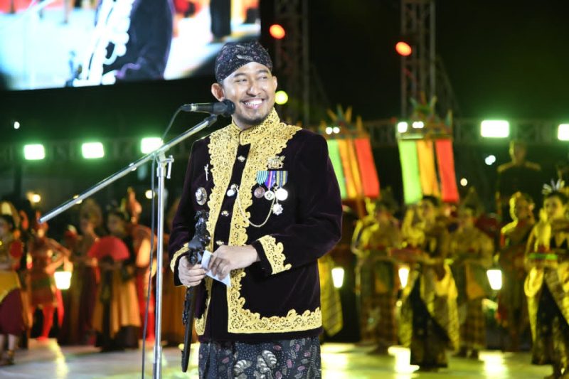 Ket foto: Bupati Sumenep Achmad Fauzi Wongsojudo menegaskan Festival Musik Tong-Tong bukan sekadar hiburan, melainkan identitas budaya Madura yang harus terus dilestarikan. Festival ini kembali masuk dalam kalender Karisma Event Nusantara (KEN) 2026, Sabtu malam (17/10/2026).