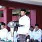 Ket. Foto: Bupati Sumenep Achmad Fauzi Wongsojudo menyampaikan pentingnya santri berani berwirausaha, mengembangkan kreativitas, dan menciptakan lapangan kerja saat Apel Hari Santri Nasional 2026 di halaman Kantor Bupati Sumenep, Kamis (22/10/2026)