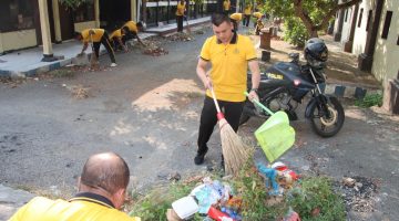 Kapolresta Sumenep Pimpin Green Policing, Tegaskan Kepedulian Lingkungan Harus Dimulai dari Diri Sendiri