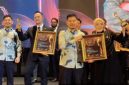 Bang Ali dan Ibu Fitria Ali menerima penghargaan Star Iconic 2026 atas pencapaian profesional dan kewirausahaan, yang didedikasikan untuk anak yatim dan kaum dhuafa.