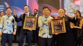 Bang Ali dan Ibu Fitria Ali menerima penghargaan Star Iconic 2026 atas pencapaian profesional dan kewirausahaan, yang didedikasikan untuk anak yatim dan kaum dhuafa.