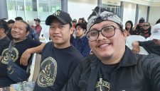 Jajaran pengurus Yakuza Maneges Kediri pose saat menghadiri Deklarasi Ormas PROGIB bertajuk