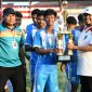 Bupati Sumenep Achmad Fauzi Wongsojudo menyerahkan trofi kepada para pemenang AF Sport U-17 Football Championship 2026 di Stadion Ahmad Yani, Sumenep.