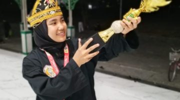Ket foto: Awan Dania Dwi Putri, siswi SMA Negeri 2 Sumenep sekaligus putri anggota Jurnalis Sumenep Independen (JSI), berhasil meraih juara pertama kategori seni tunggal remaja putri dalam Trunodjoyo National Championship III 2026 di Universitas Trunojoyo Madura, Bangkalan.