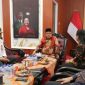 Ket Foto: Ketua DPRD Sumenep H. Zainal Arifin saat menerima kunjungan DPRD Kota Mojokerto di ruang kerjanya, Rabu (30/9/2026). Pertemuan membahas transparansi anggaran, pengawasan pembangunan, dan penguatan partisipasi masyarakat.