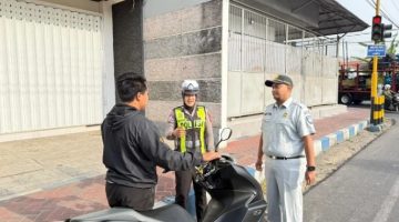 Dorong Kesadaran Berlalu Lintas, Satlantas Polresta Sumenep Apresiasi Pengendara Tertib
